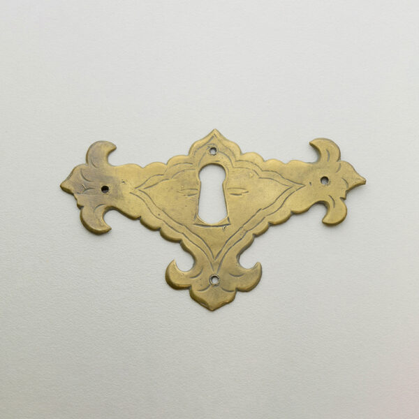 LD-WM-40A 2-1/2" William & Mary Escutcheon
