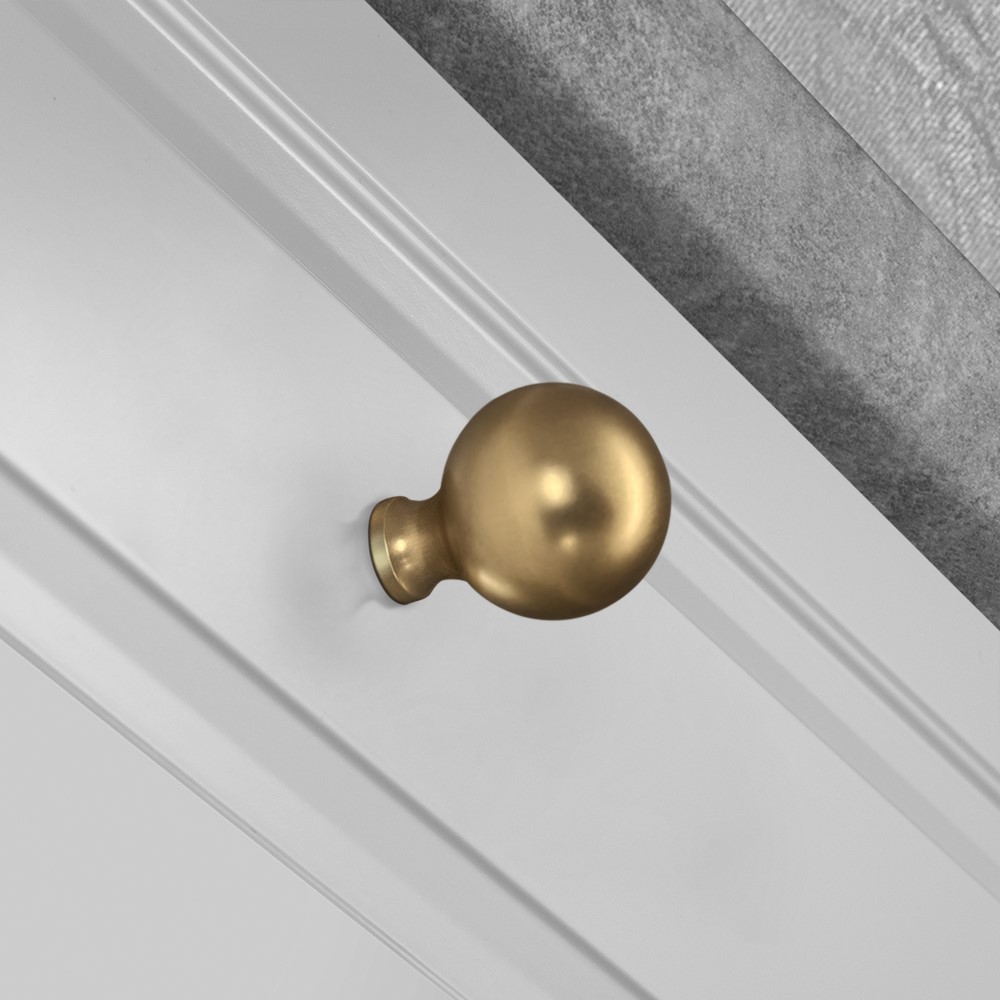 1-1/4″ Heathcote Knob
