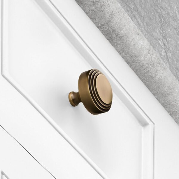 1-1/4" Heritage Knob by MYOH
