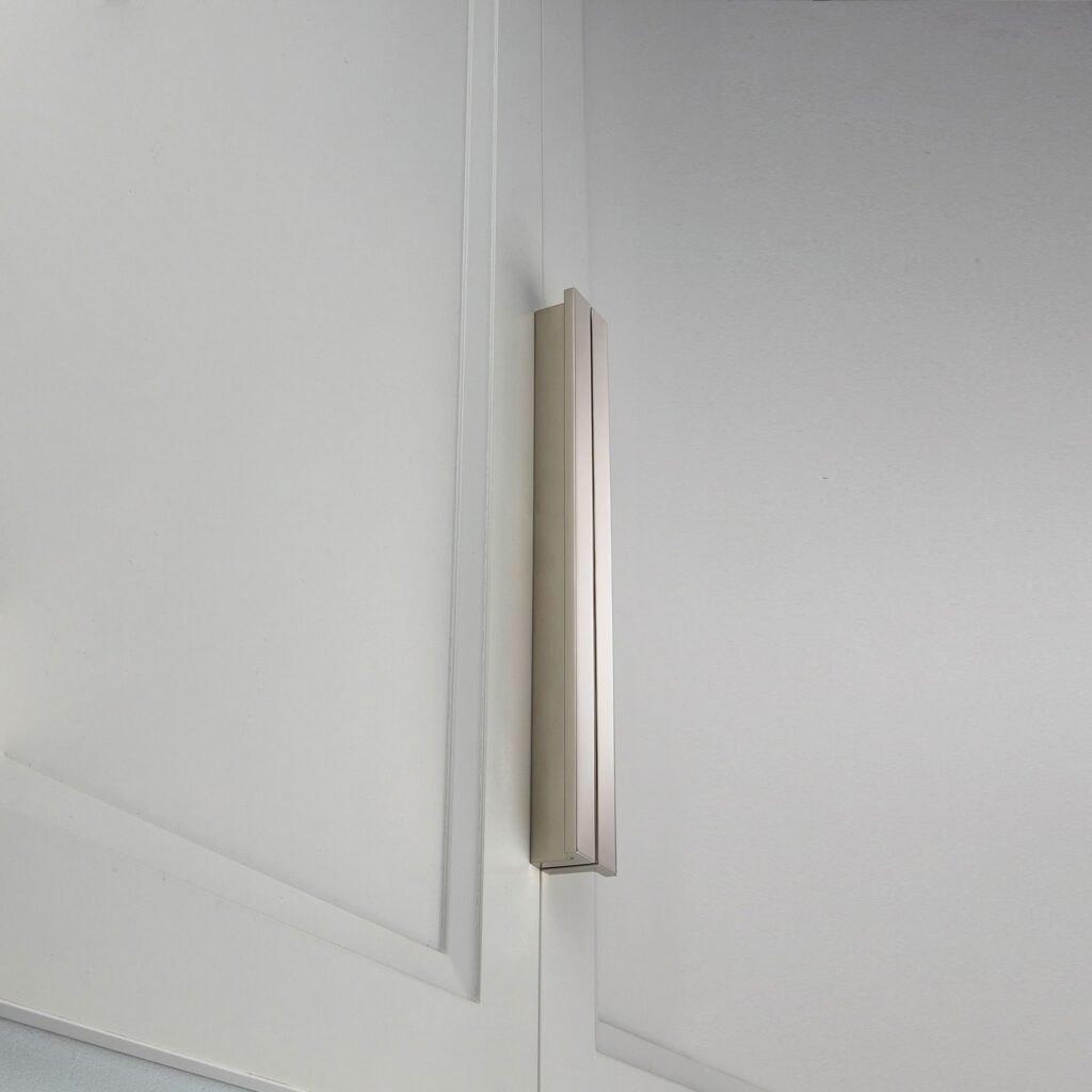 18" Float SBS Appliance Pull by MYOH