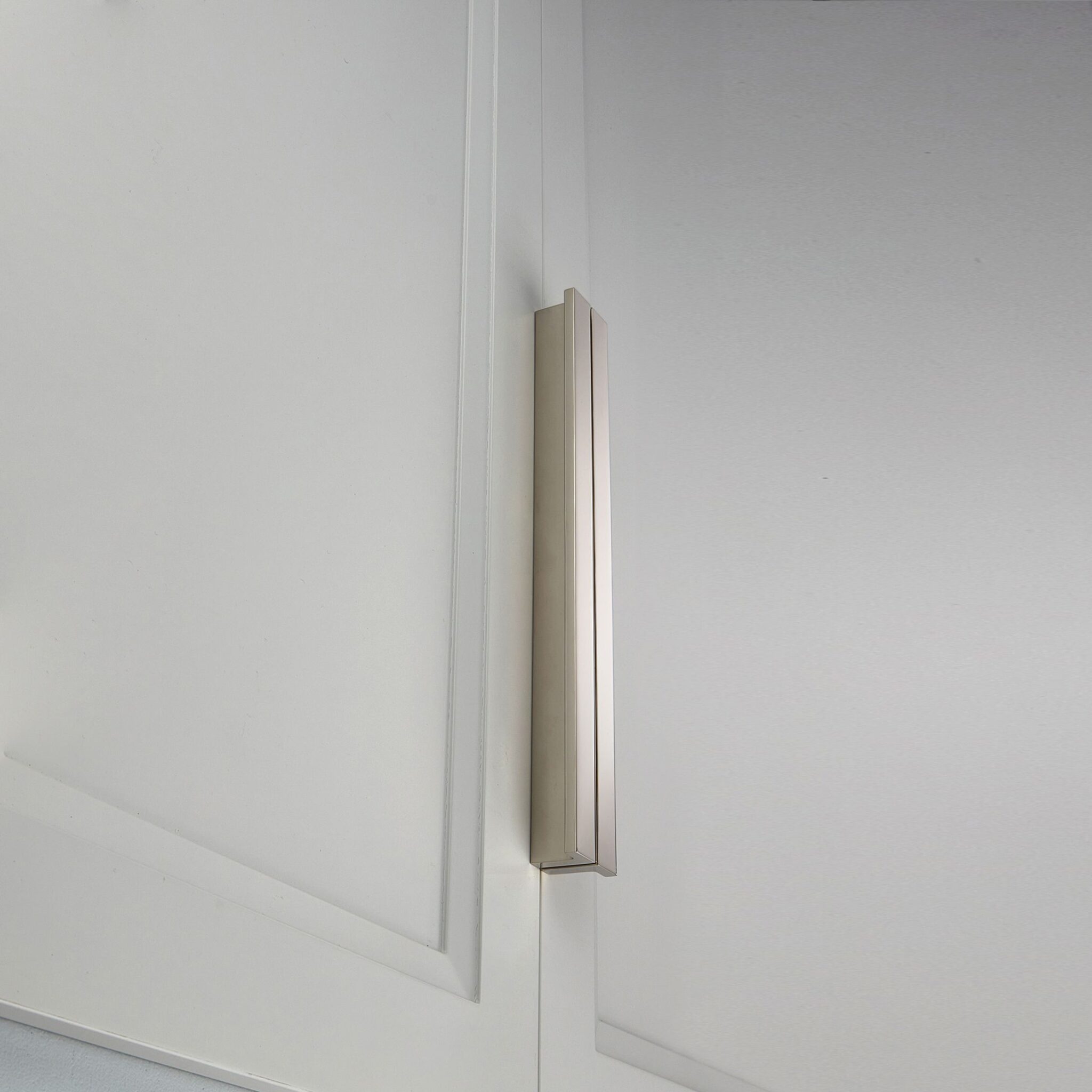 18" Float SBS Appliance Pull by MYOH