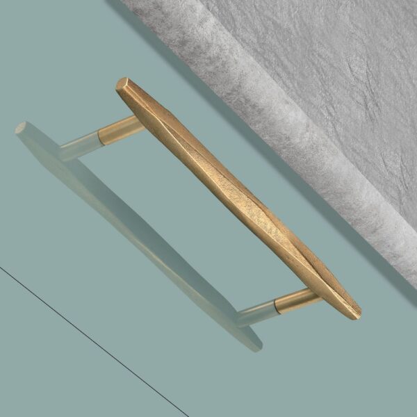 7-9/16" Tiffany Bar Pull by MYOH